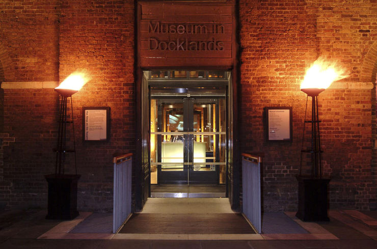 F02 - Flambeaux - Museum Docklands